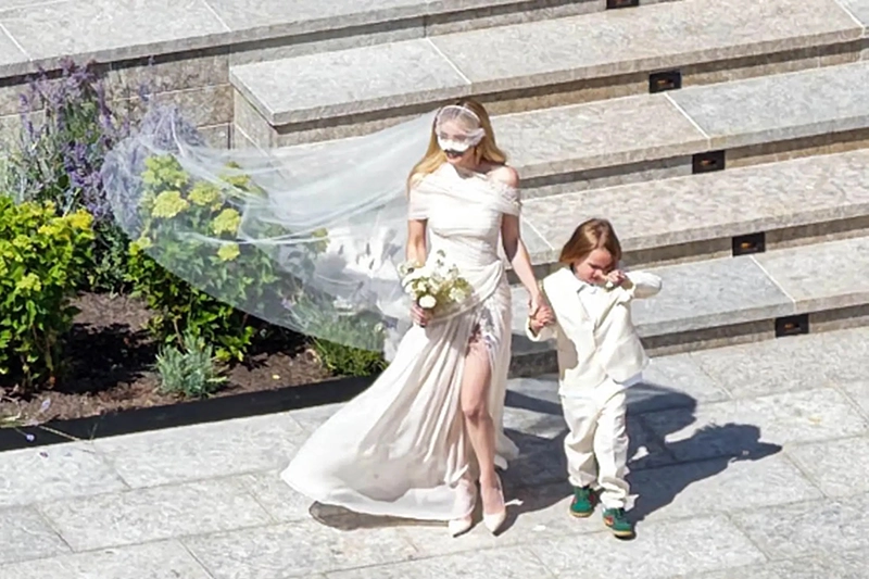 emma roberts marriage
