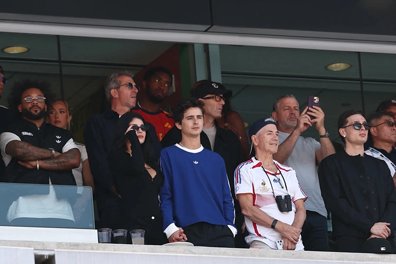 Kylie Jenner Timothée Chalamet kiss